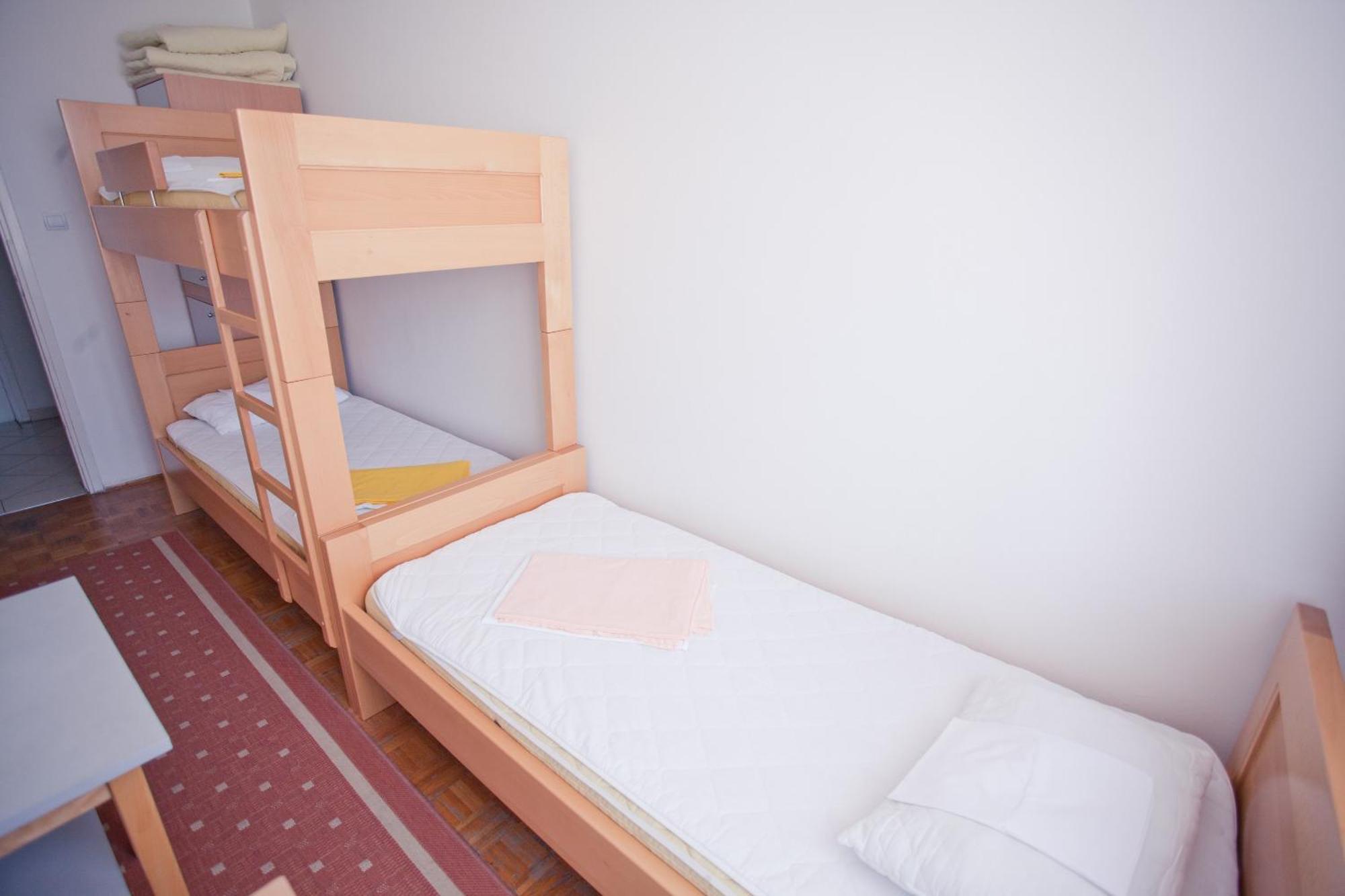 Bett im Frauenschlafsaal mit 3 Betten