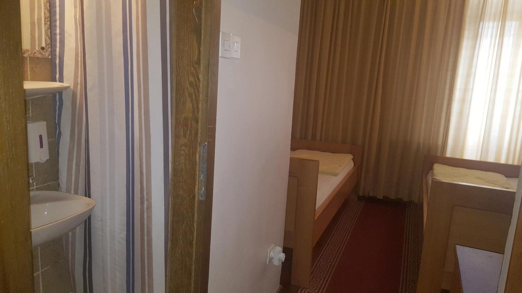 Einzelzimmer mit eigenem Bad